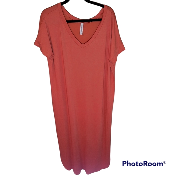 Zenana Outfitters Dresses & Skirts - Zenana Outfitters orange maxi dress. 2 splits on the side and pockets.